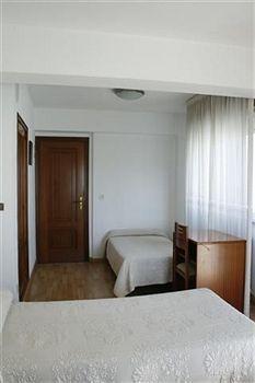 Hostal Liste Station Ла-Корунья Экстерьер фото