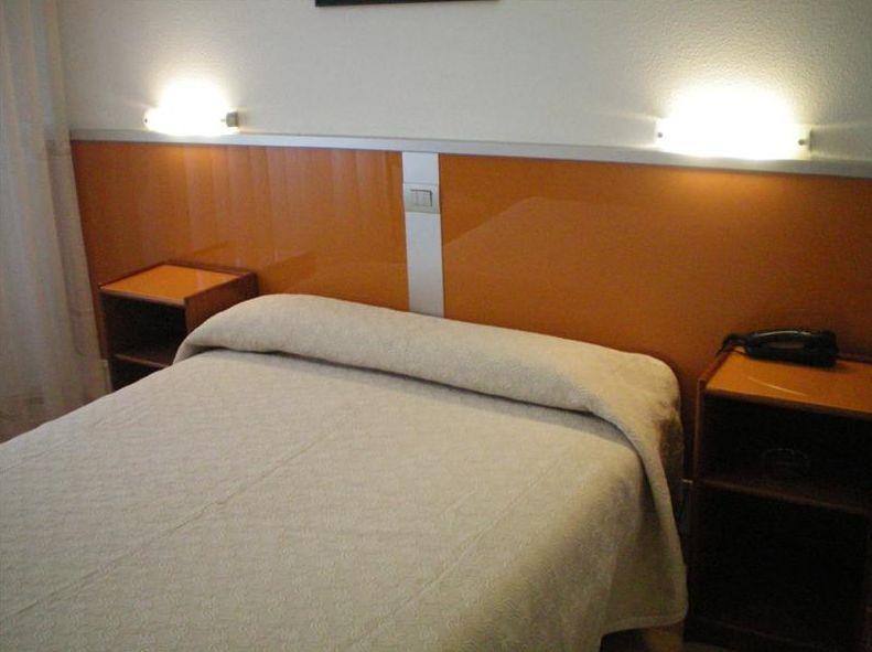 Hostal Liste Station Ла-Корунья Номер фото