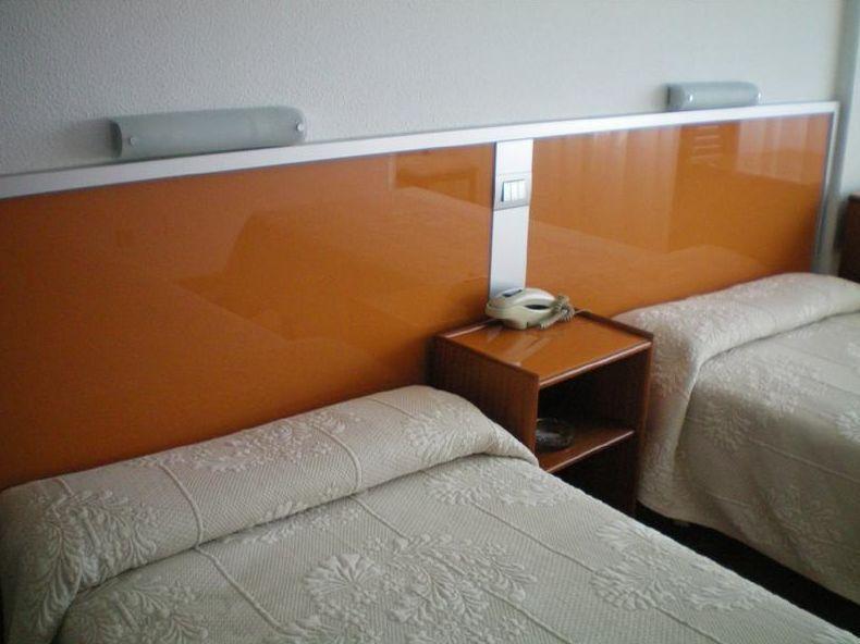 Hostal Liste Station Ла-Корунья Номер фото