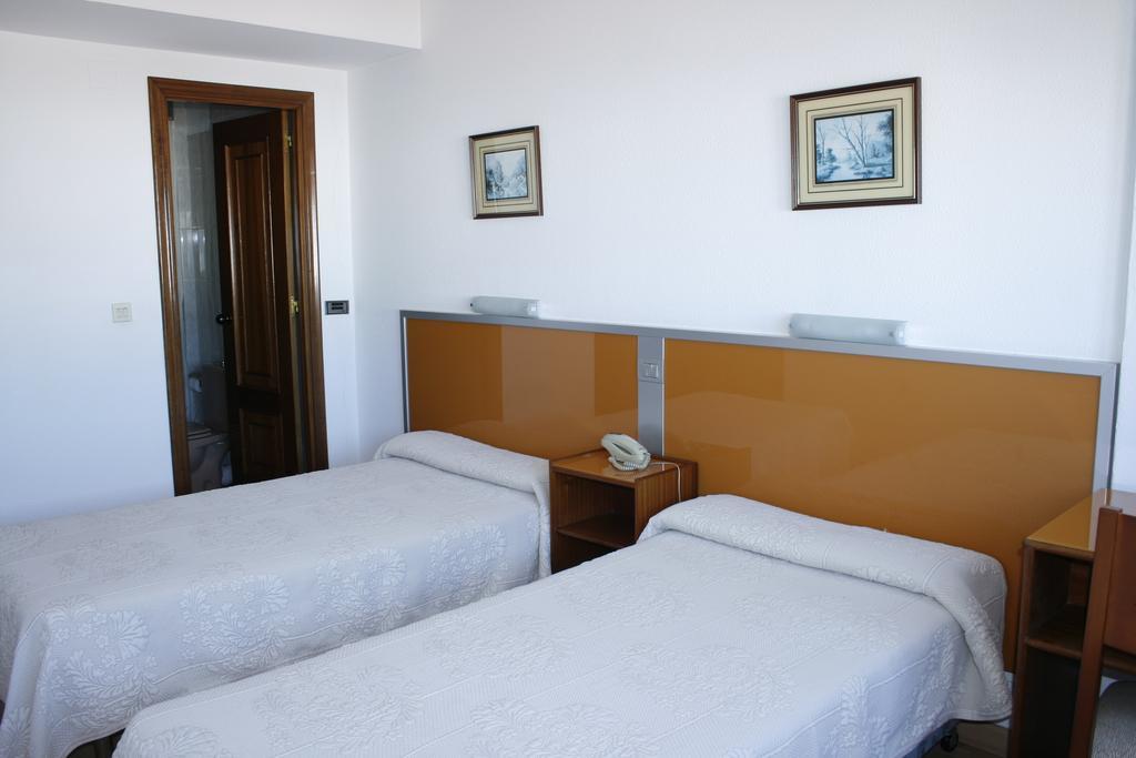 Hostal Liste Station Ла-Корунья Номер фото