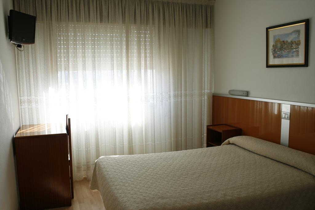 Hostal Liste Station Ла-Корунья Номер фото