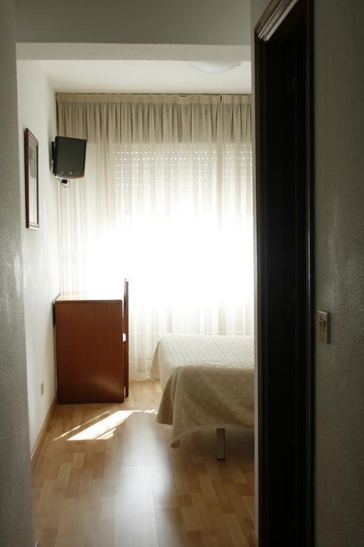 Hostal Liste Station Ла-Корунья Номер фото