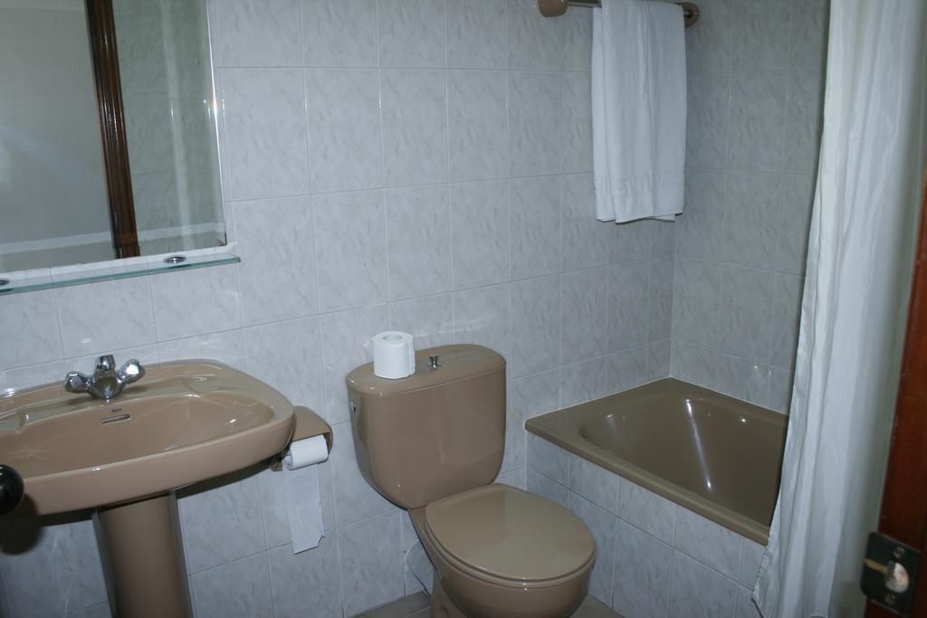 Hostal Liste Station Ла-Корунья Номер фото