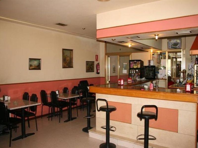 Hostal Liste Station Ла-Корунья Экстерьер фото